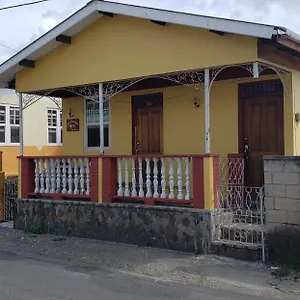 Hostel & Front, Roseau